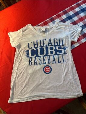 Womens Chicago Cubs White & Blue Baseball Graphic Tee